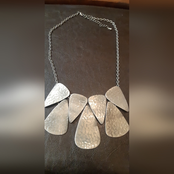 Silver Metal Necklace - Picture 1 of 2